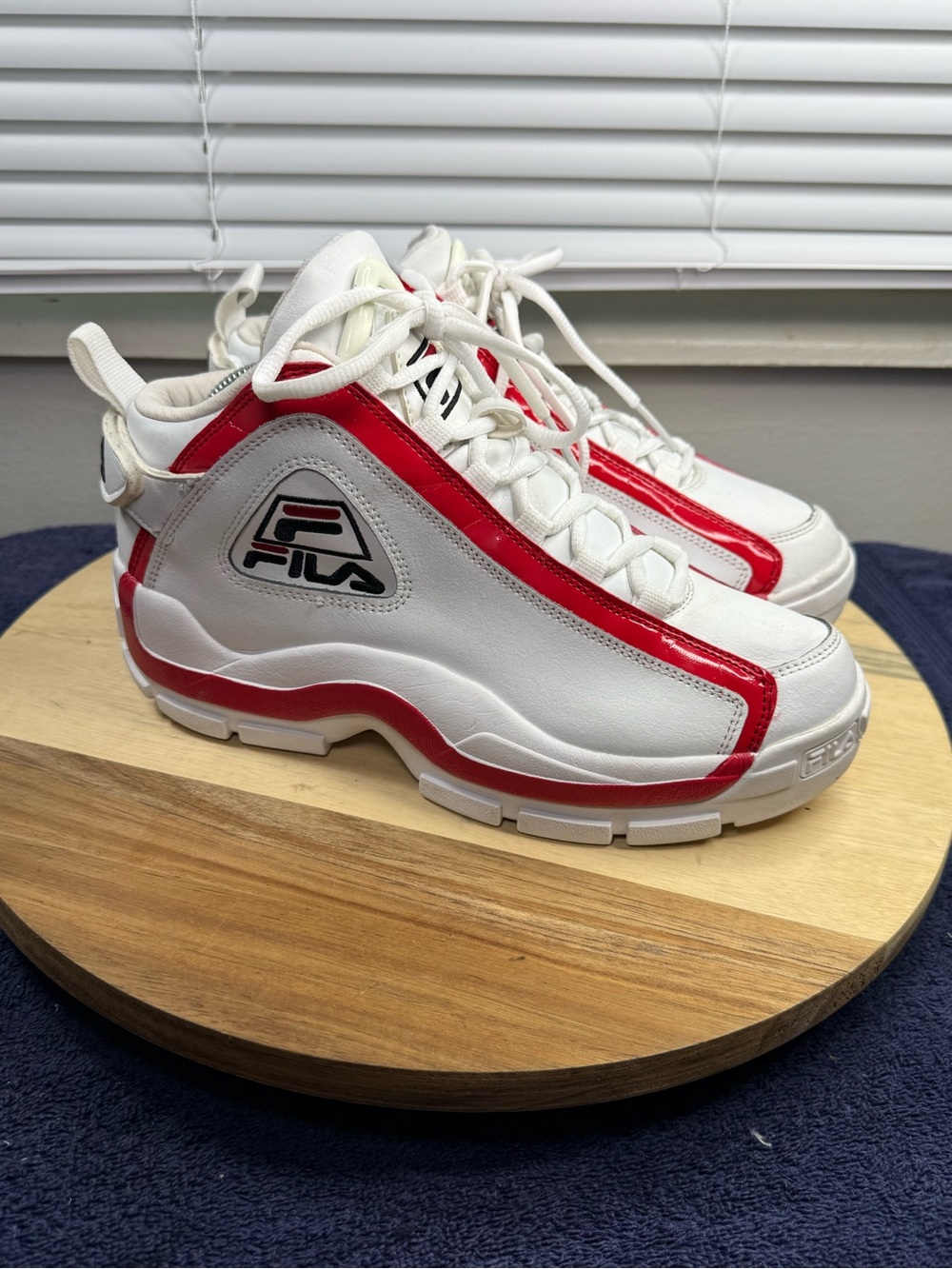 FILA Grant Hill Sneaker (Men’s 7 Women’s 8.5)